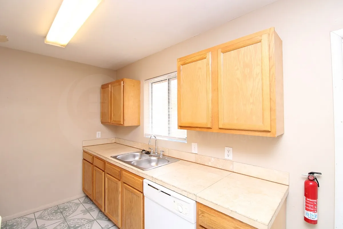 4 bed, 2.0 bath, 1300 sqft, $1,750 — Photo 4