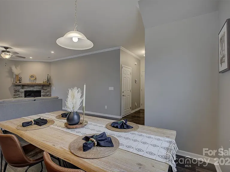 7134 Thornrose Dr — Photo 10