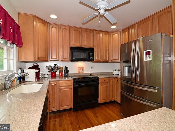 4th image of 9509 Old Creek Dr