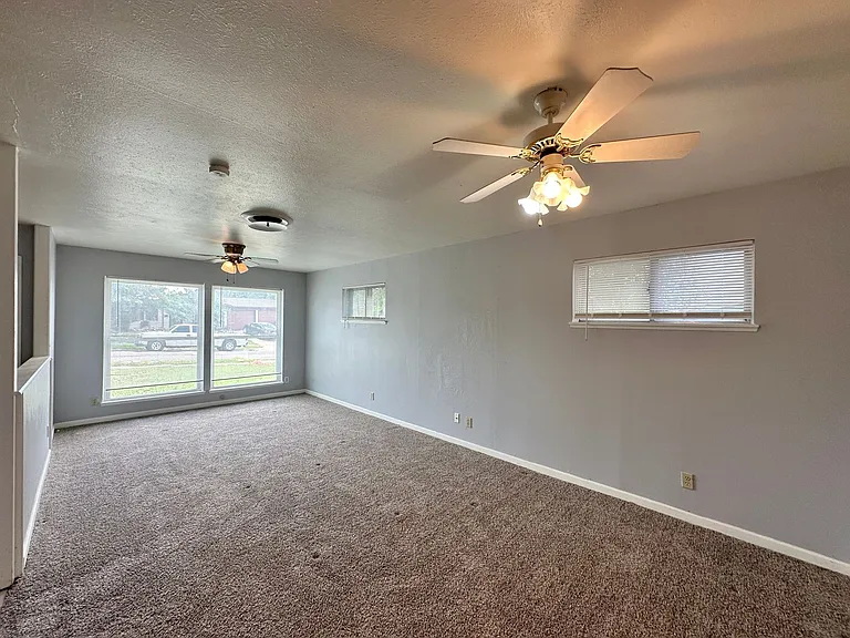 1801 Glendale Dr — Photo 6
