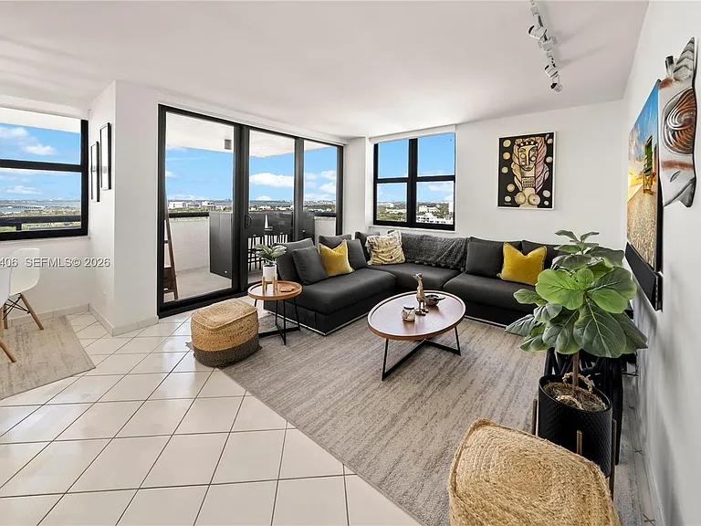 2555 Collins Ave #2402 — Photo 5