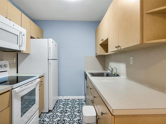 4th image of 7231 Miami Lakes Dr APT C5