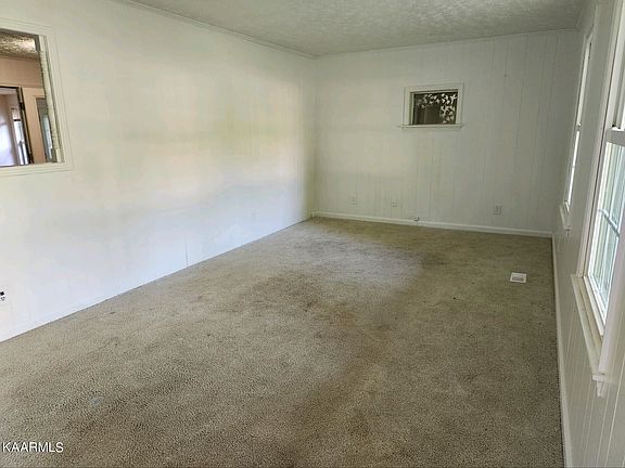 3rd image of 367 Valley Ln