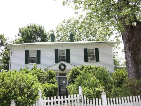 642 W Frederick St, Staunton, VA 24401