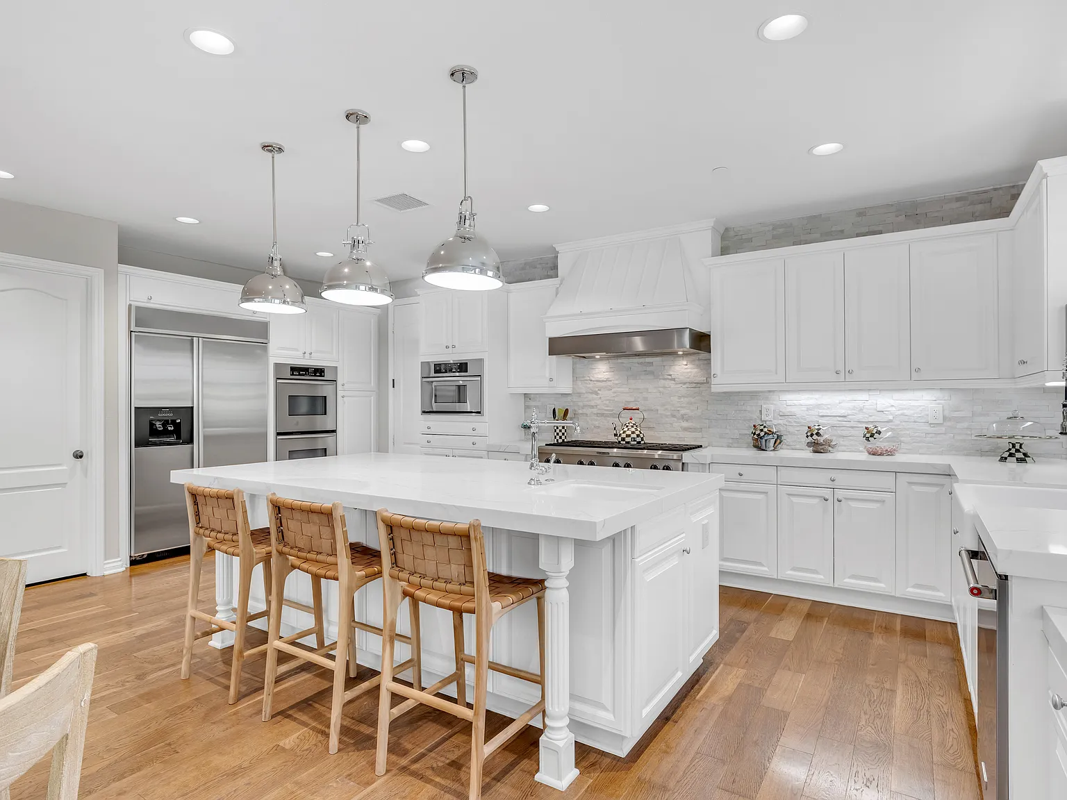 5 bed, 5.5 bath, 4282 sqft, $12,000 — Photo 2