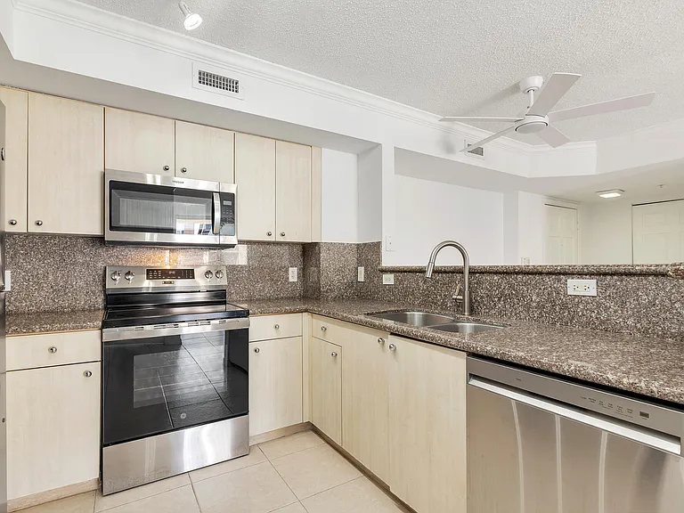 1801 N Flagler Dr #803 — Photo 7