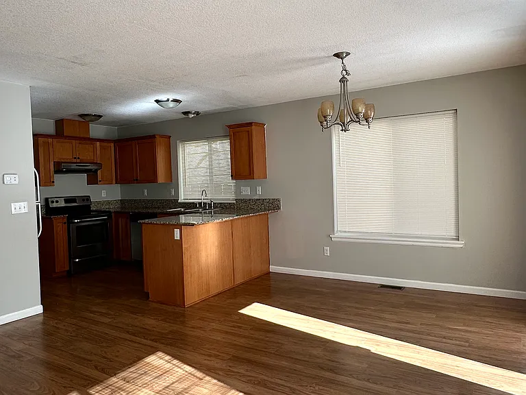 8730 SE Steele St — Photo 7