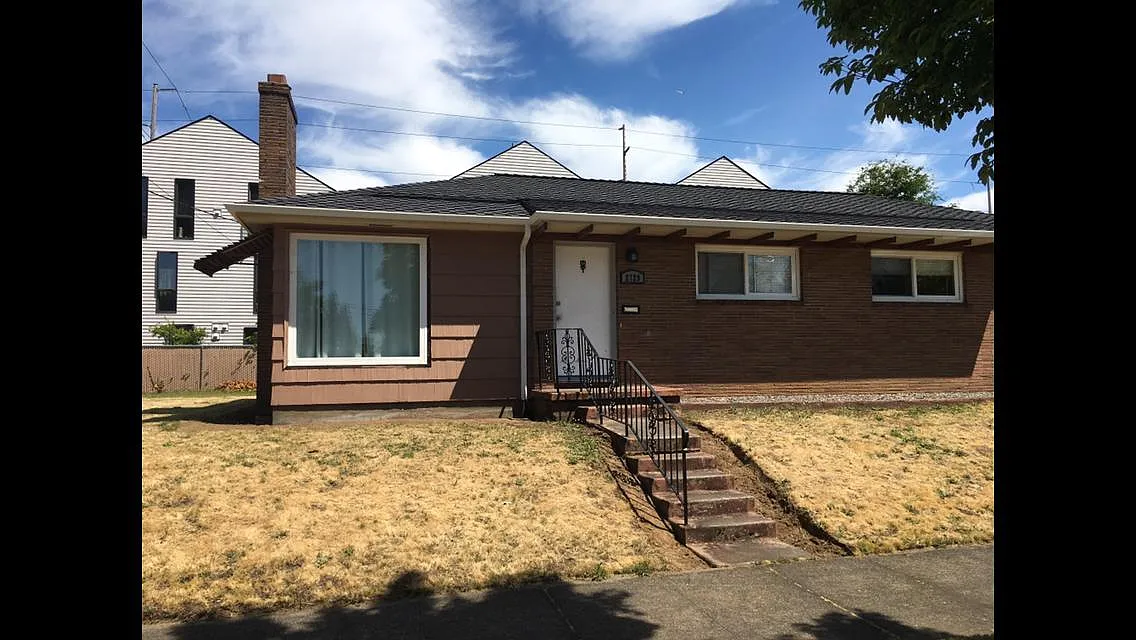 2729 N Willamette Blvd photo 1