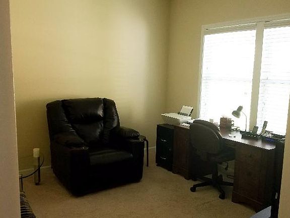 4th image of 1205 Jasmine Dr