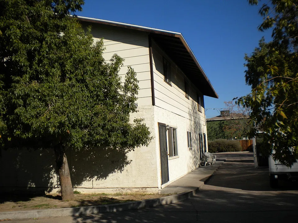 2542 W Belmont Ave #1