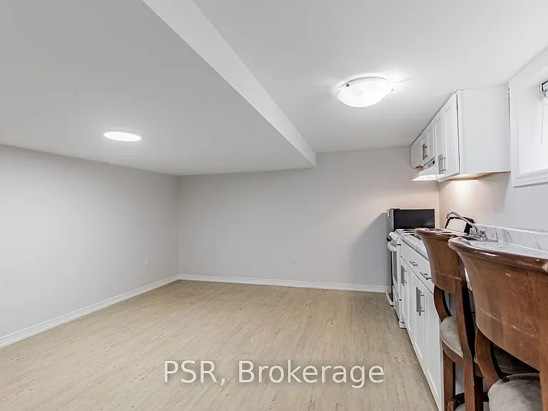 41 Fairholme Ave #BASEMENT — Photo 4