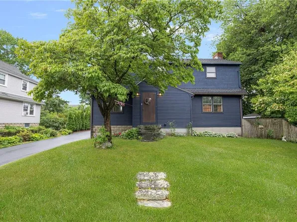 11 Coombs St E, Rumford, RI 02916