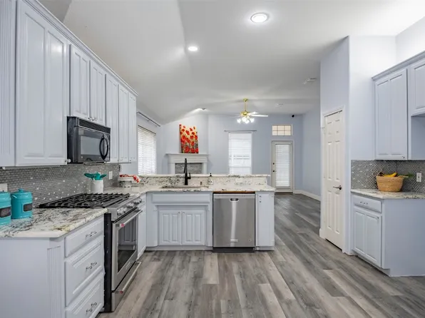 9078 Saranac Trl, Fort Worth, TX 76118