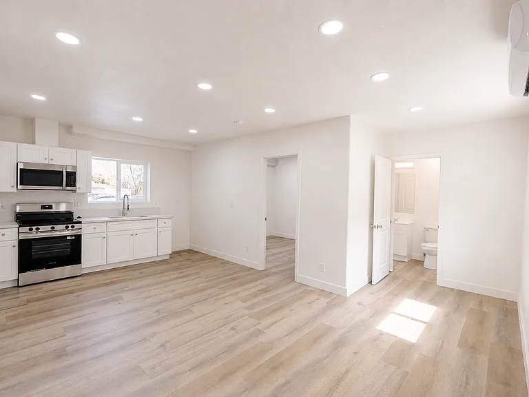 6187 Vanessa St — Photo 3