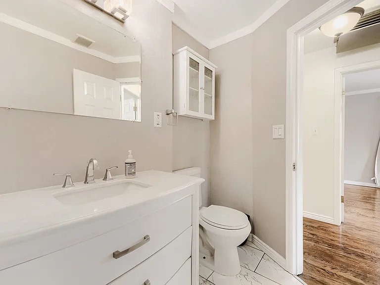 1326 S Clay St — Photo 18