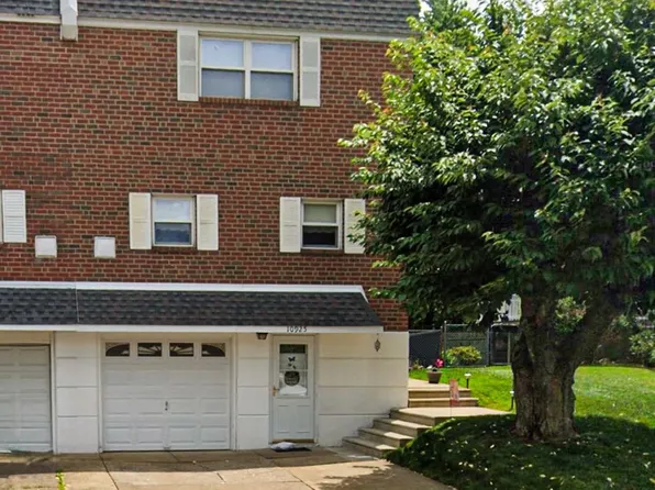 10925 Lockart Rd, Philadelphia, PA 19116