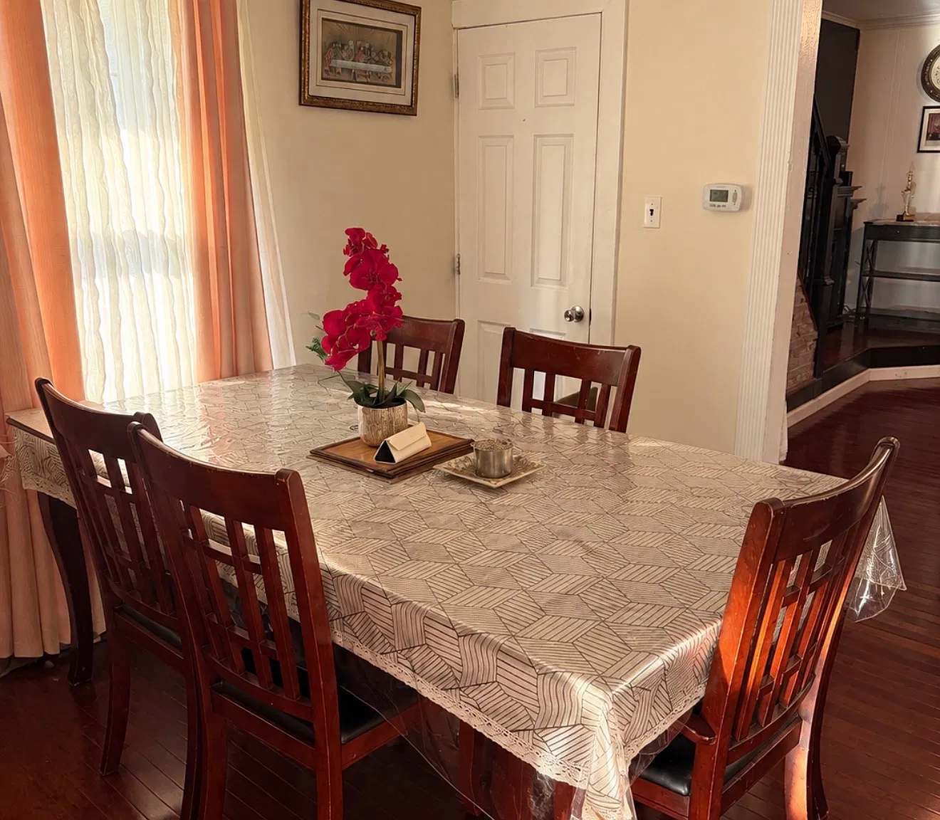 3 bed, 1296 sqft, $3,700 — Photo 4