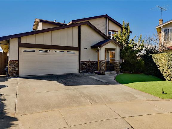 2nd image of 34481 Egerton Pl