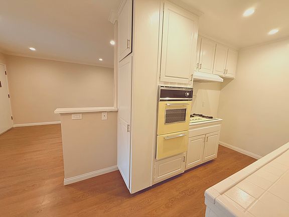 5th image of 2714 W Clark Ave #C