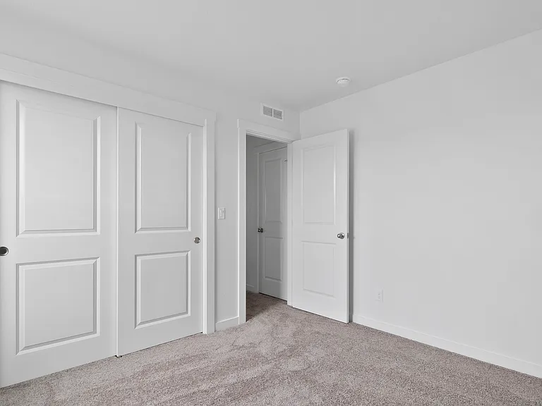 477 W Norwich St — Photo 27