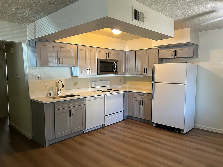 5556 Keoncrest Cir #1 — Photo 2