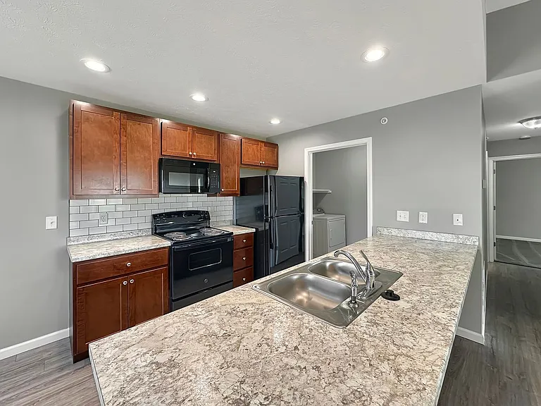 2303 N Broadway St — Photo 18