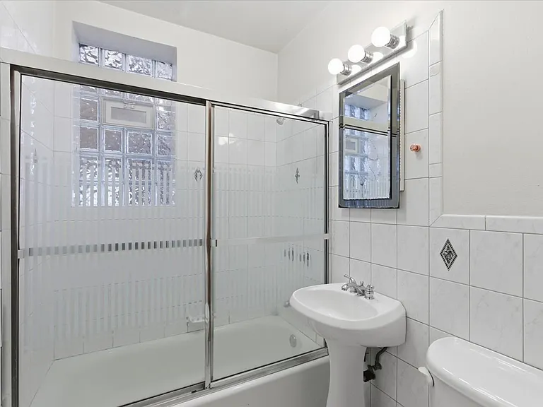 4518 N Sheridan Rd #2C — Photo 6