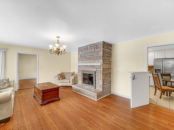 5th image of 840 E 56th Ave