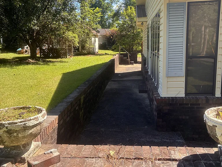 1100 Buena Vista Cir — Photo 4