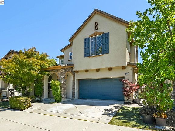 3rd image of 2188 Arlington Way