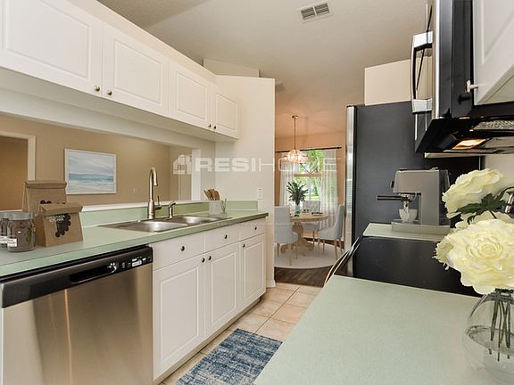 2nd image of 2299 Kerridale St