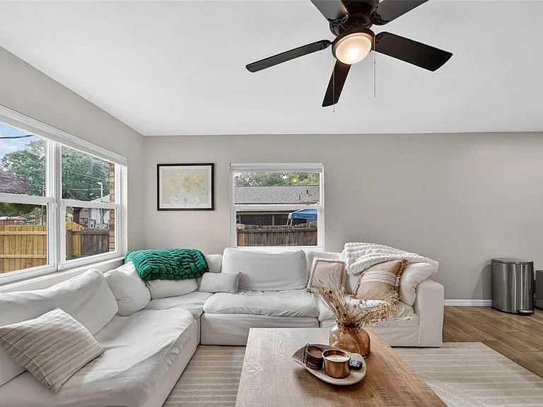 5502 Peach Ave — Photo 12