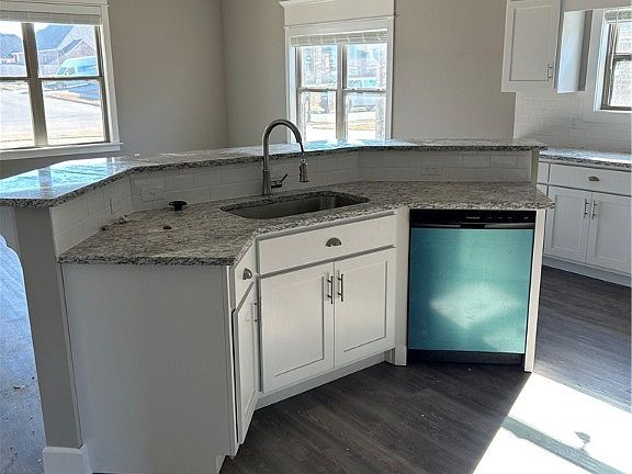 5th image of 1011 Flat Rock St