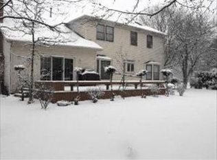 2011 Chatham Dr, Wheaton, IL 60189