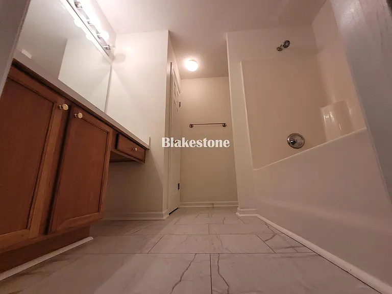 111 Lake Valley Ln — Photo 15