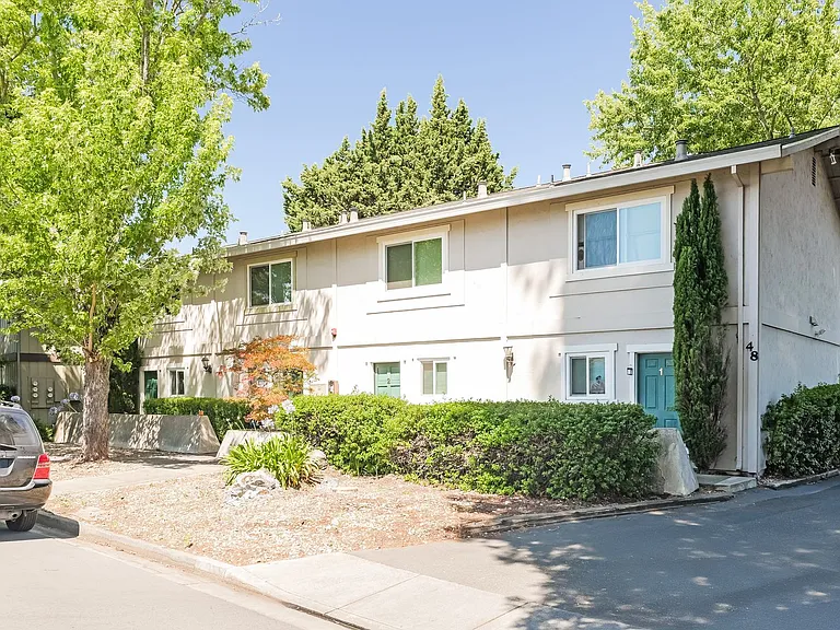 48 Lark Center Dr — Photo 1