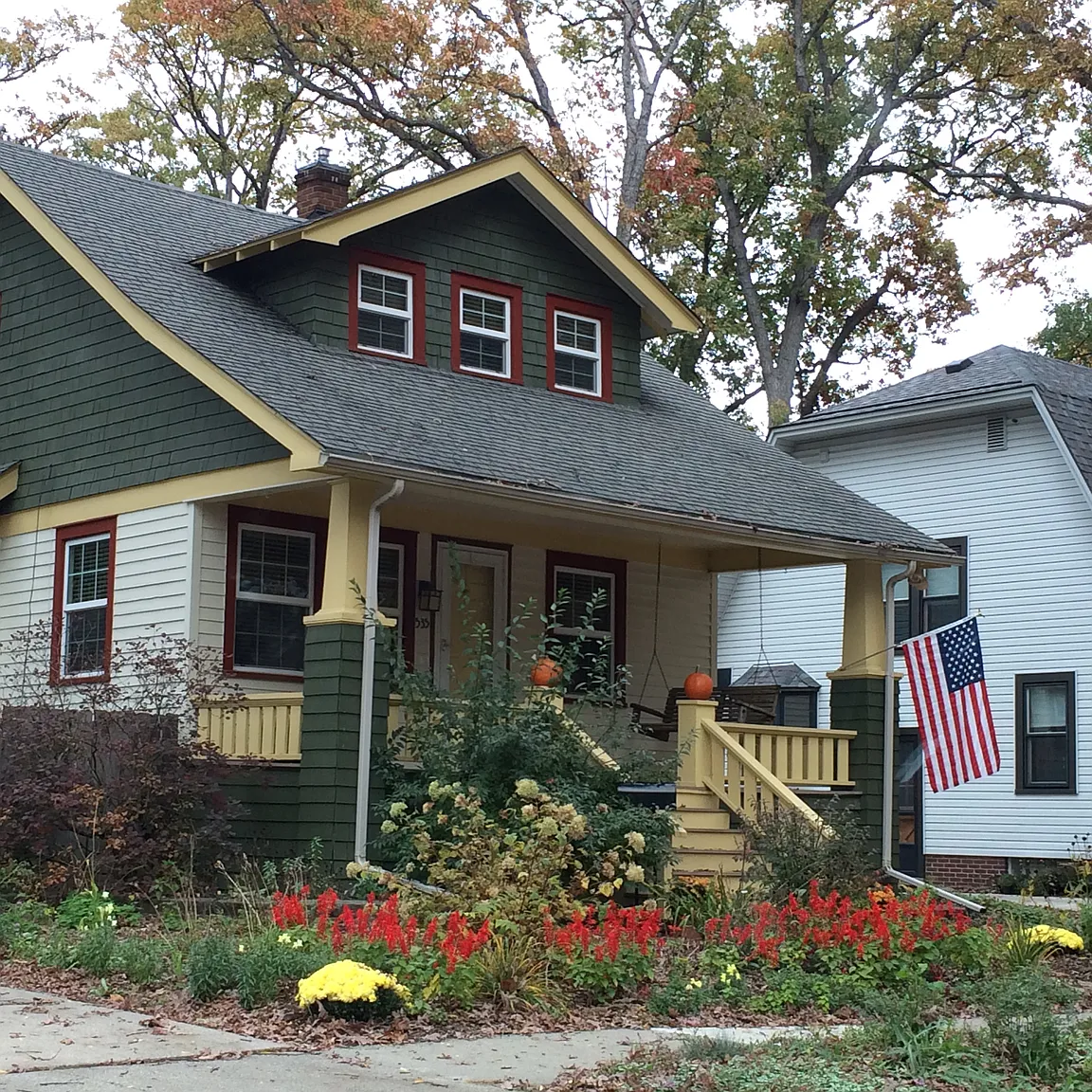 535 Hawthorn Ave photo 1