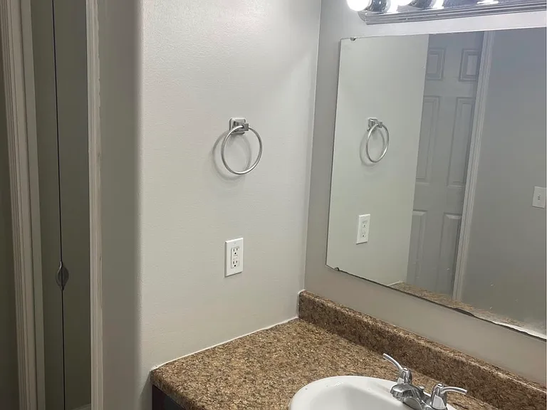 3500 Kings Dr — Photo 8