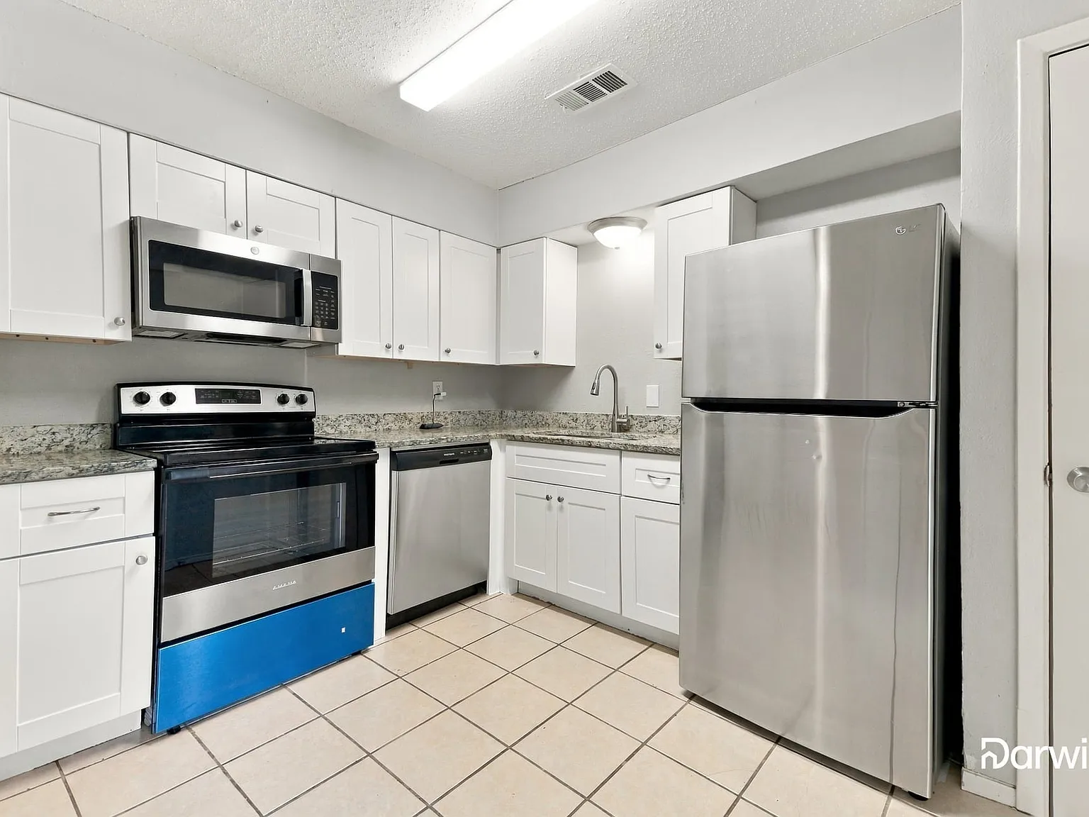 3 bed, 1.5 bath, 999 sqft, $1,860 — Photo 4