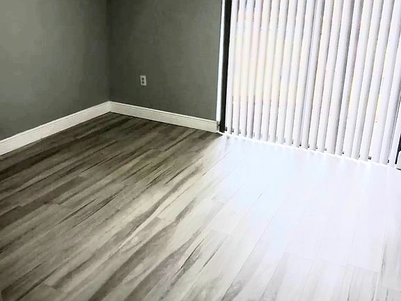 5th image of 1319 W 51st Pl #1319