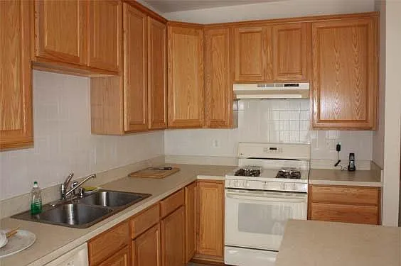 4 bed, 3.5 bath, 1980 sqft, $3,200 — Photo 4