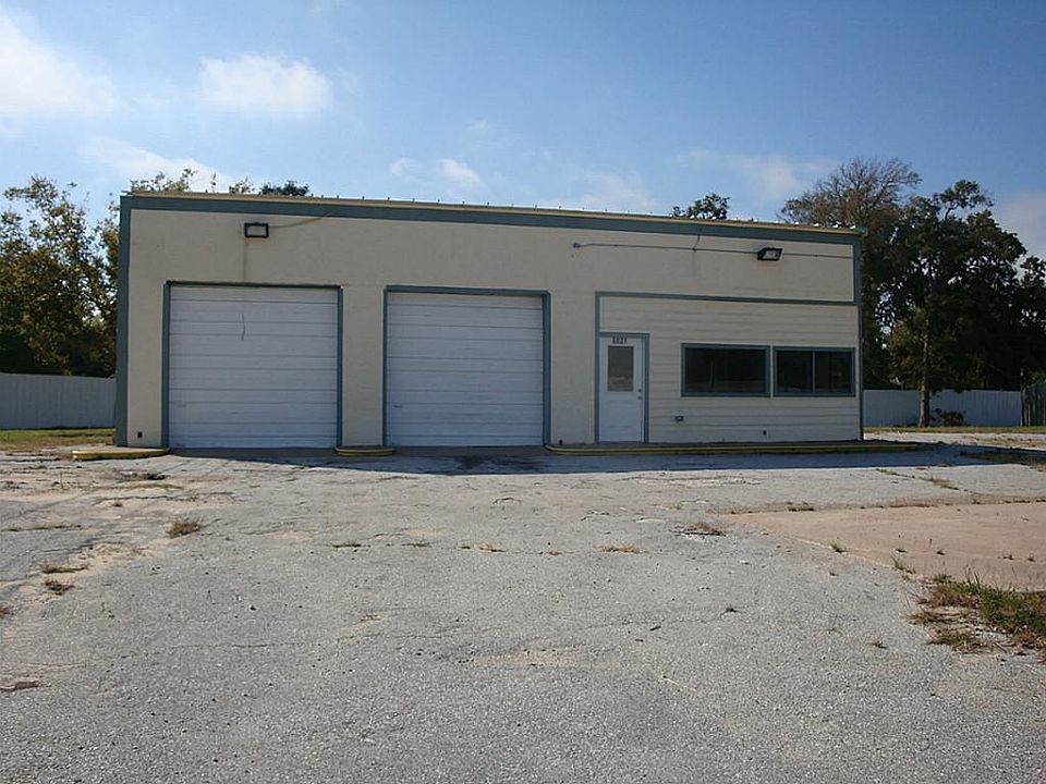 1st image of 6931 Decker Dr