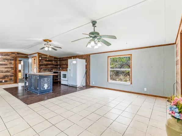 18525 County Road 5722, Castroville, TX 78009