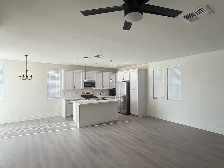 4404 Redstart Ln — Photo 2