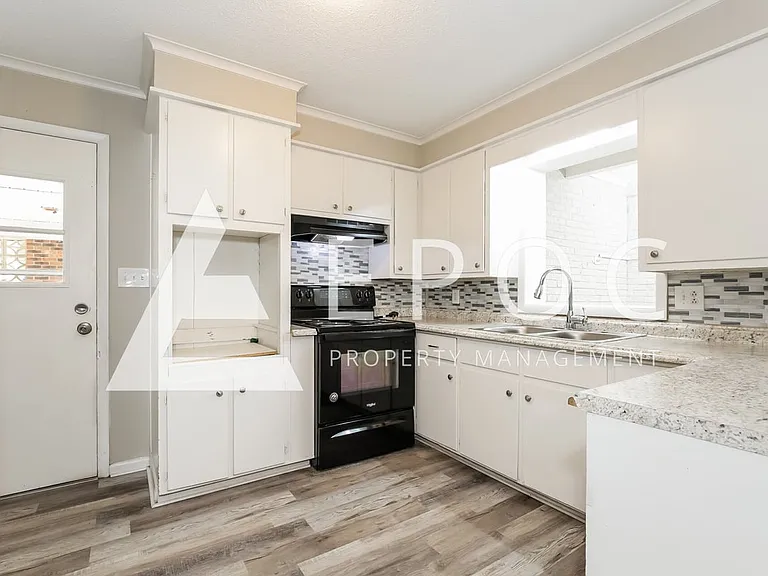 1619 Lexington Ave — Photo 3
