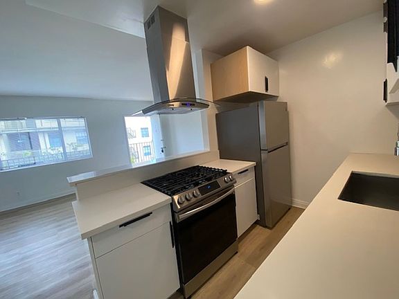 5th image of 1528 12th St APT 7