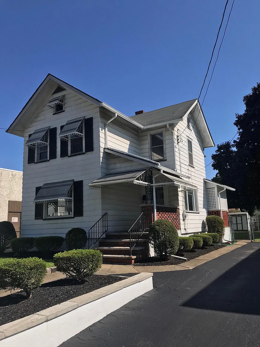 1204 College Ave photo 1
