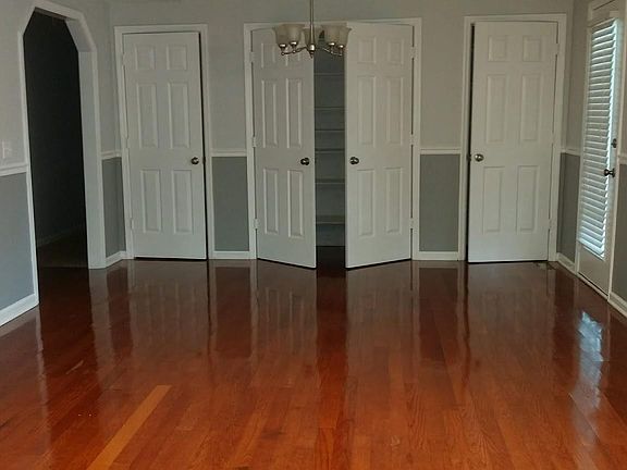4th image of 315 Martin Ln