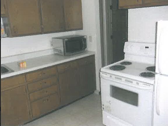 4th image of 17805 Lake Shore Blvd APT 301