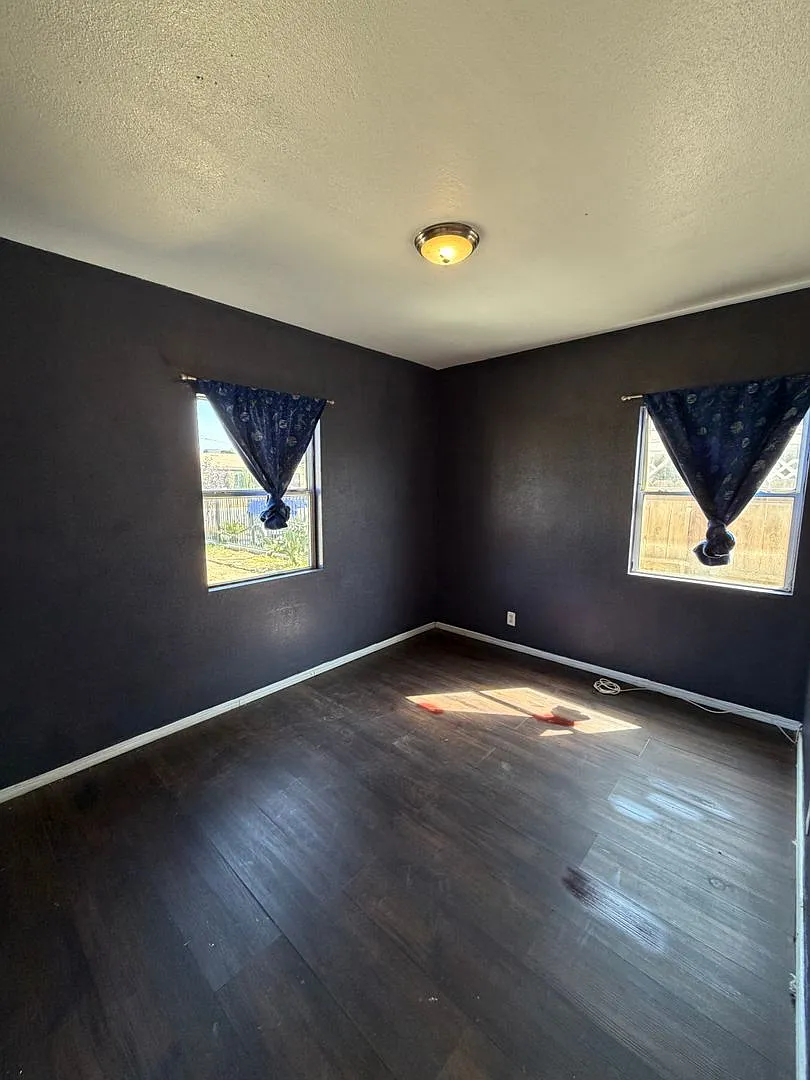3 Bedroom Home with Bonus Room, Large Backyard & Washer/Dryer Hookups — Photo 4